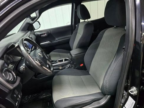 Used 2020 Toyota Tacoma TRD Off-Road image 16