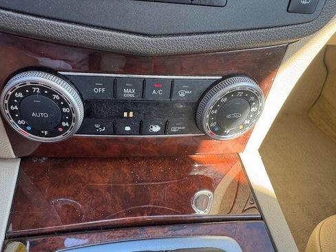 Used 2011 Mercedes-Benz C 300 Luxury image 33