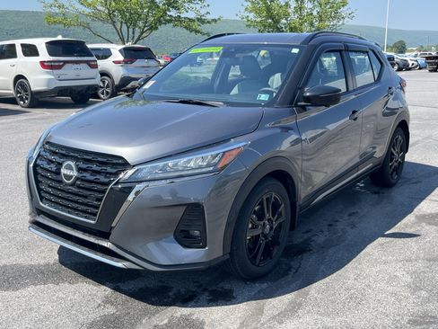 Used 2024 Nissan Kicks SR w/ SR Premium Package FWD image 12