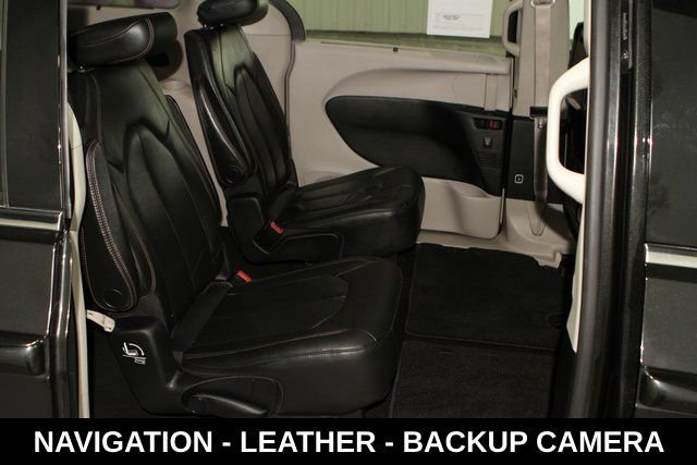 Used 2020 Chrysler Pacifica Touring-L Plus w/ Tire & Wheel Group FWD image 24