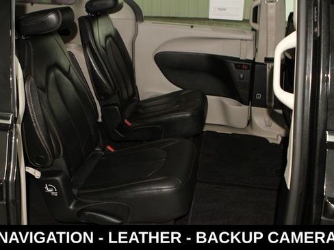 Used 2020 Chrysler Pacifica Touring-L Plus w/ Tire & Wheel Group FWD image 24