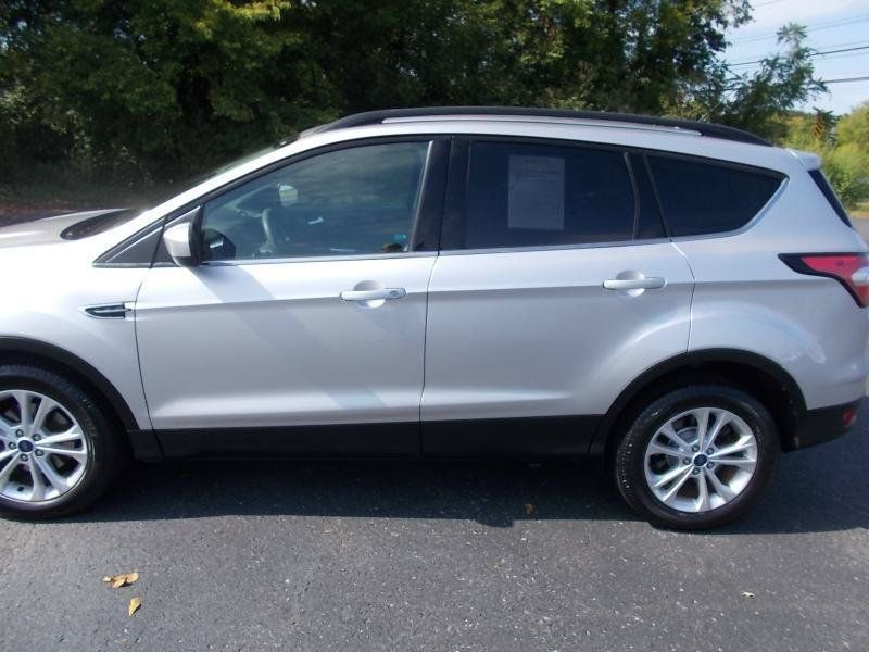 Used 2017 Ford Escape SE w/ Equipment Group 201A FWD image 6