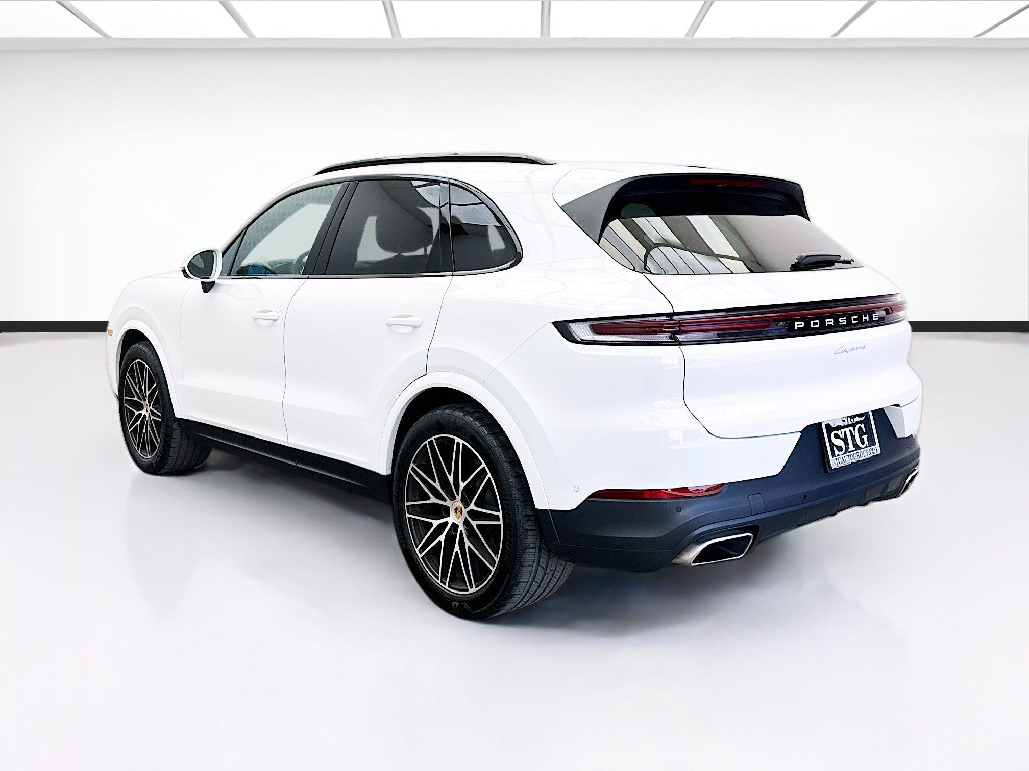 Used 2024 Porsche Cayenne AWD/4WD image 6