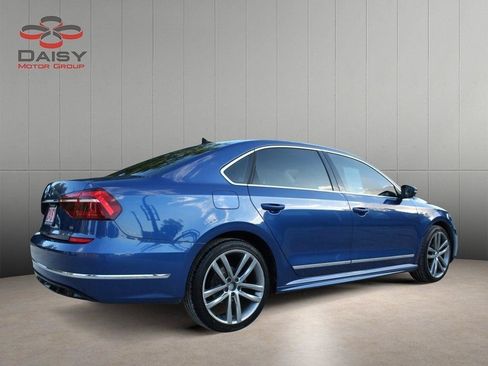 Used 2017 Volkswagen Passat 1.8T R-Line FWD image 5