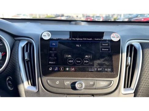 Used 2025 Chevrolet Malibu LT FWD image 13