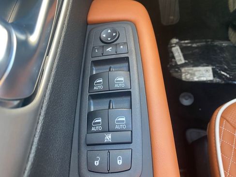New 2026 Chrysler Pacifica Pinnacle FWD image 14