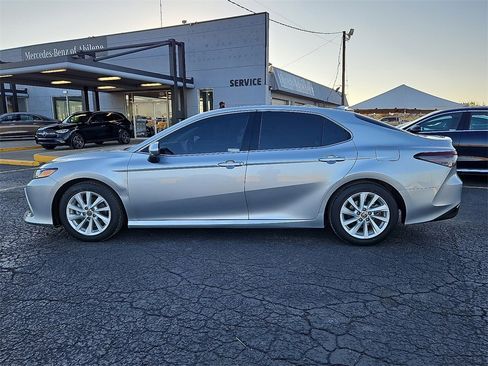 Used 2022 Toyota Camry LE image 3