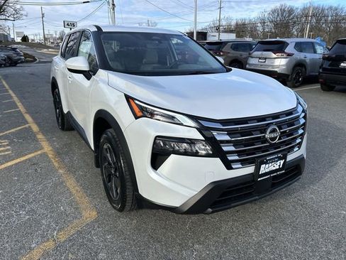 Certified 2025 Nissan Rogue SV image 5