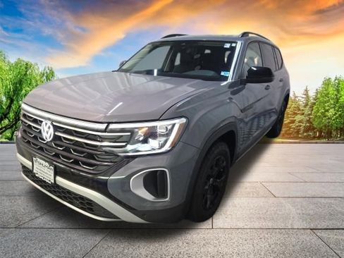 Used 2024 Volkswagen Atlas Peak Edition SE image 8