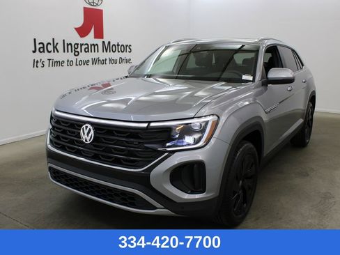 New 2026 Volkswagen Atlas Cross Sport SE image 1