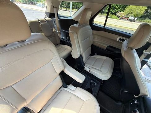 Used 2020 Ford Explorer XLT w/ Equipment Group 202A AWD/4WD image 28