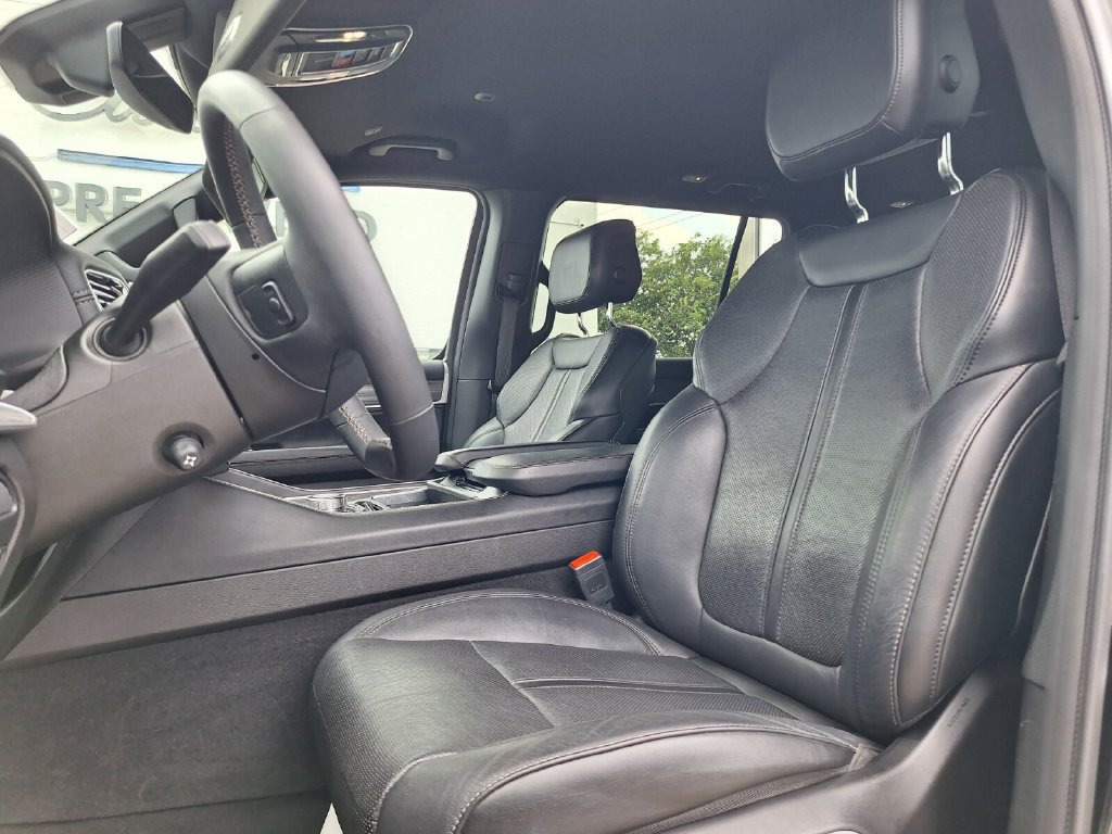 Used 2024 Jeep Wagoneer Series II w/ Flexible Seating Group RWD image 26