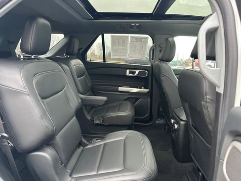Used 2022 Ford Explorer XLT w/ Equipment Group 202A image 24