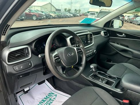 Used 2020 Kia Sorento LX FWD image 13