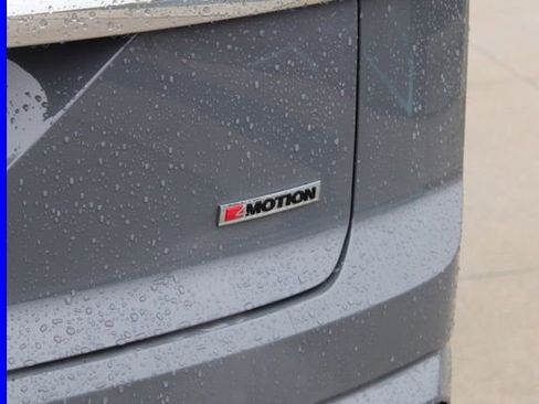 Used 2022 Volkswagen Atlas Cross Sport SE w/ Panoramic Sunroof Package image 8