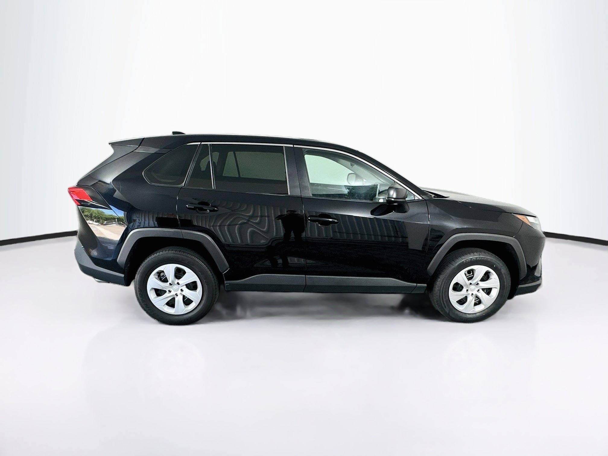 Used 2025 Toyota RAV4 LE AWD/4WD image 10