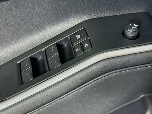 Certified 2023 Toyota Highlander XLE image 14