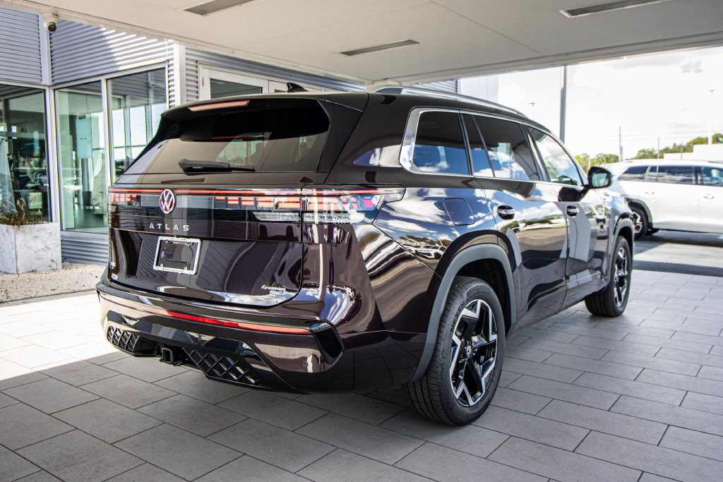 New 2027 Volkswagen Atlas SEL R-Line AWD/4WD image 2