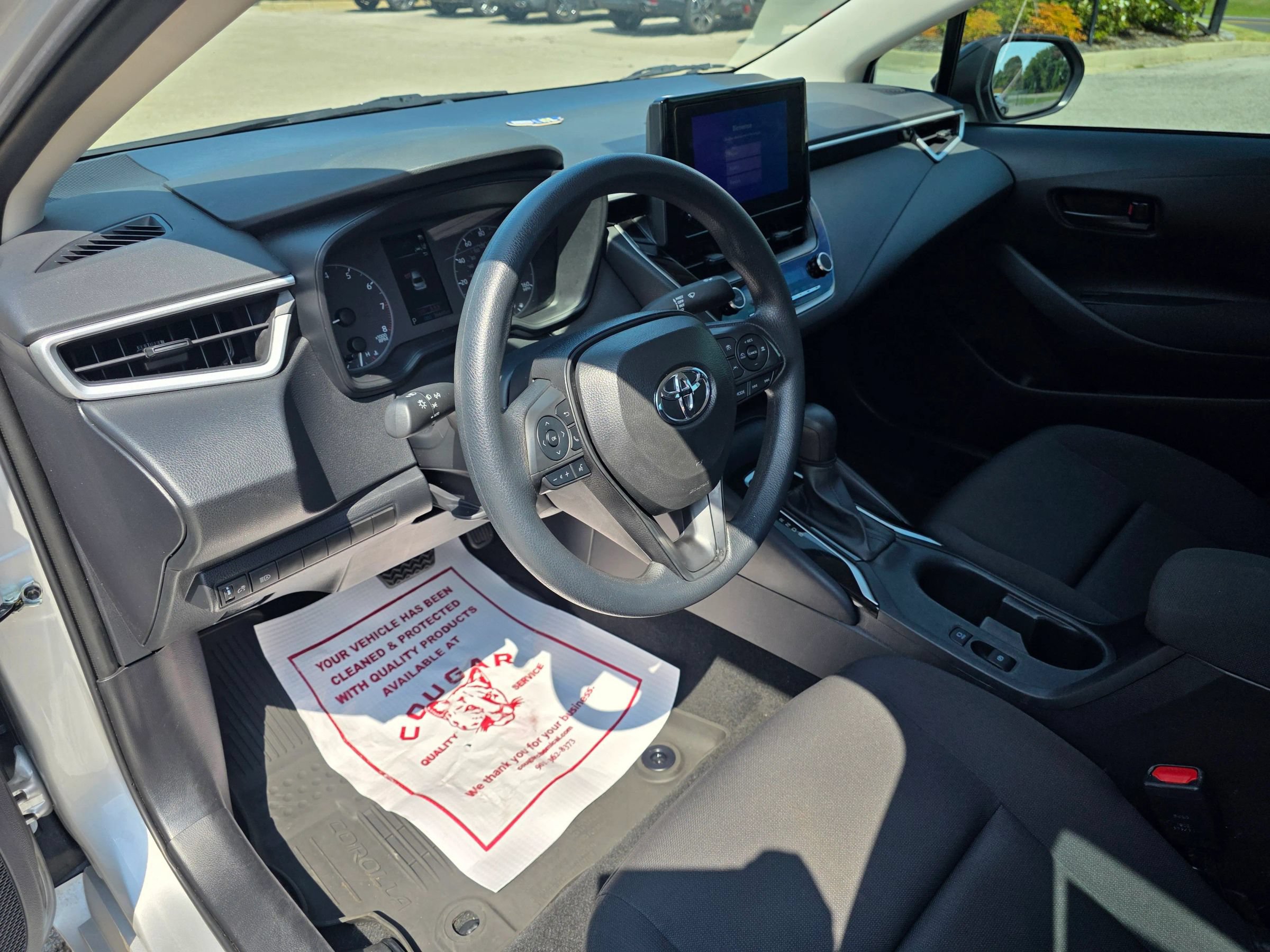 Used 2025 Toyota Corolla LE FWD image 13