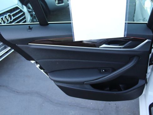 Used 2019 BMW 530i xDrive image 25