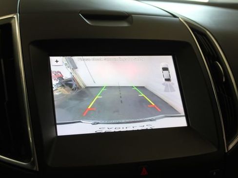 Used 2019 Ford Edge Titanium w/ Cold Weather Package FWD image 9