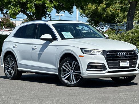 Used 2020 Audi Q5 e Prestige w/ Prestige Package AWD/4WD image 2