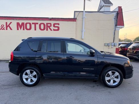 Used 2011 Jeep Compass Latitude w/ Sun/Sound Group AWD/4WD image 8