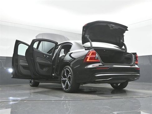 Used 2024 Volvo S60 B5 Plus image 53