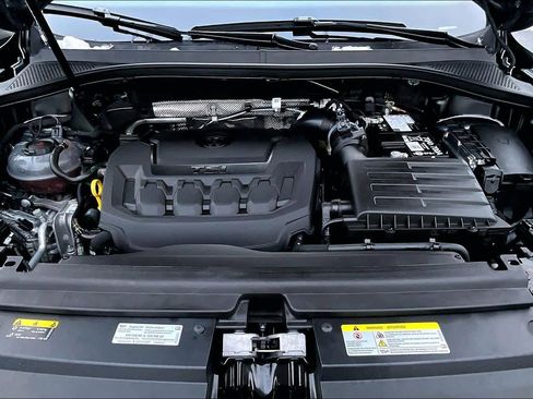 Used 2024 Volkswagen Tiguan SEL R-Line image 28
