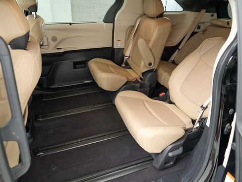 Used 2024 Toyota Sienna Limited AWD/4WD image 18