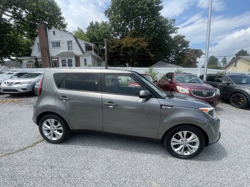 Used 2016 Kia Soul + w/ Audio Package FWD image 5