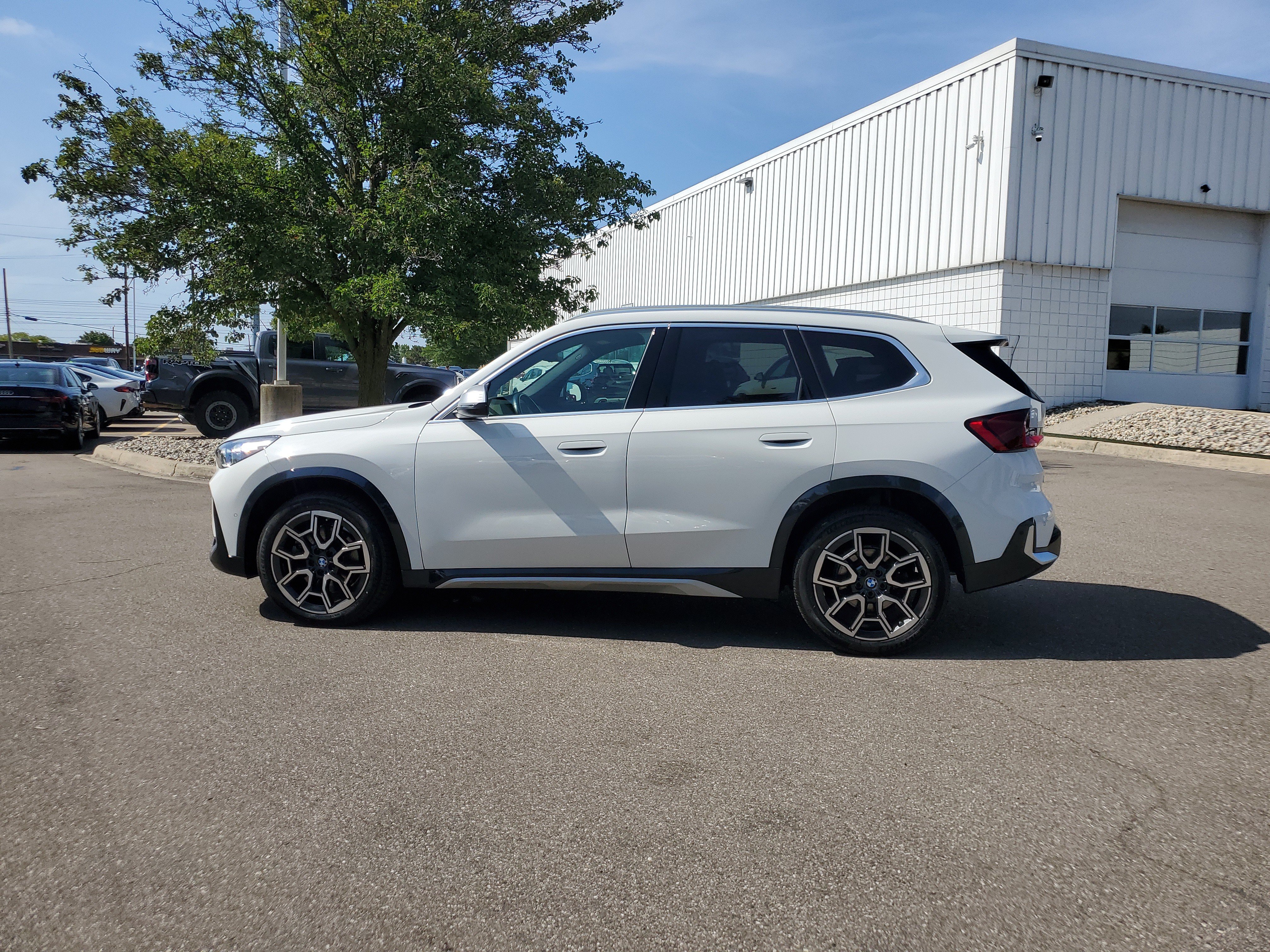 Certified 2023 BMW X1 xDrive28i w/ Convenience Package AWD/4WD image 2
