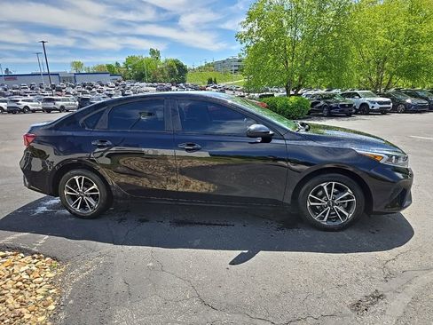 Certified 2022 Kia Forte LXS FWD image 2