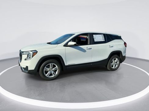 Used 2024 GMC Terrain SLE image 4