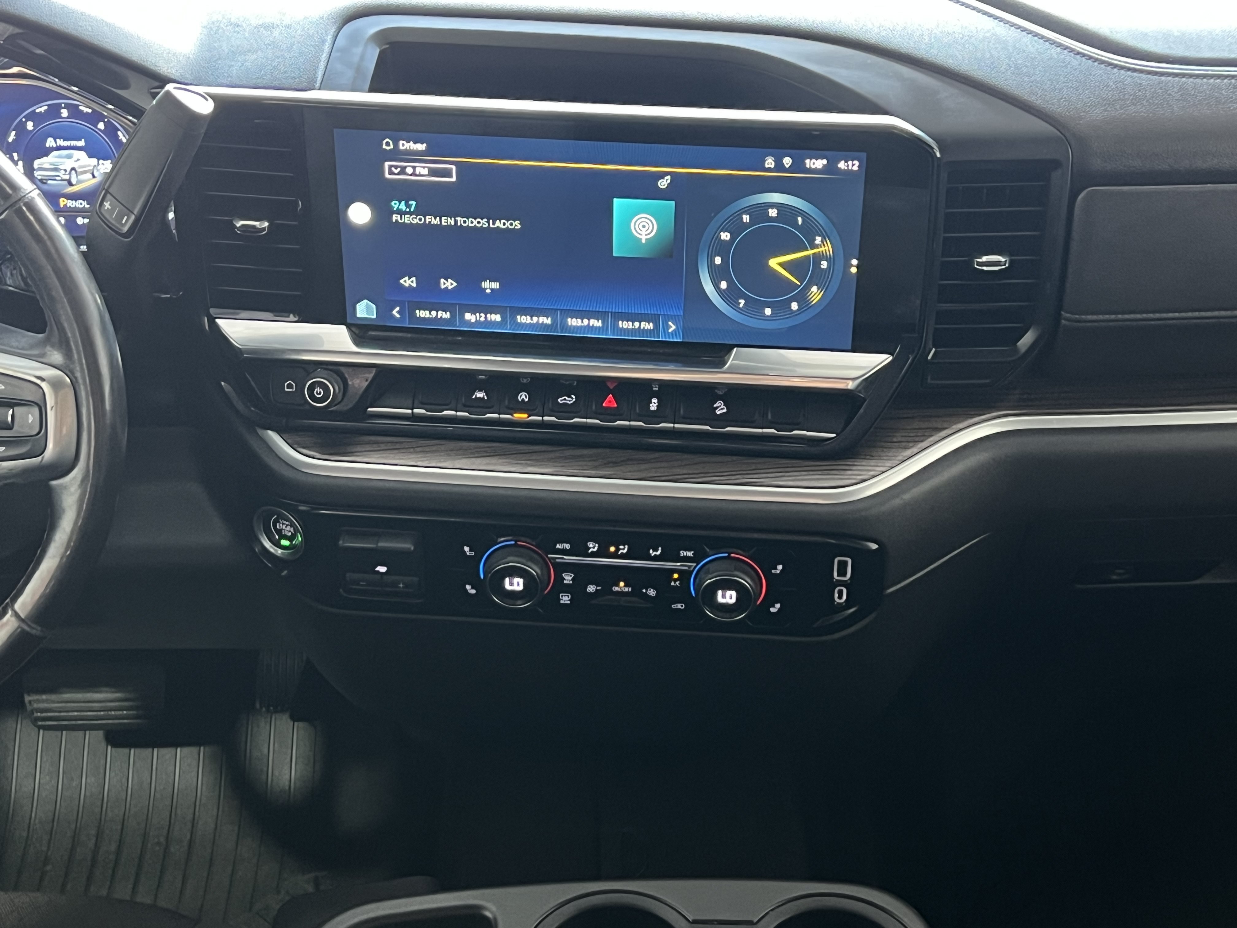 Used 2022 Chevrolet Silverado 1500 LT AWD/4WD image 17