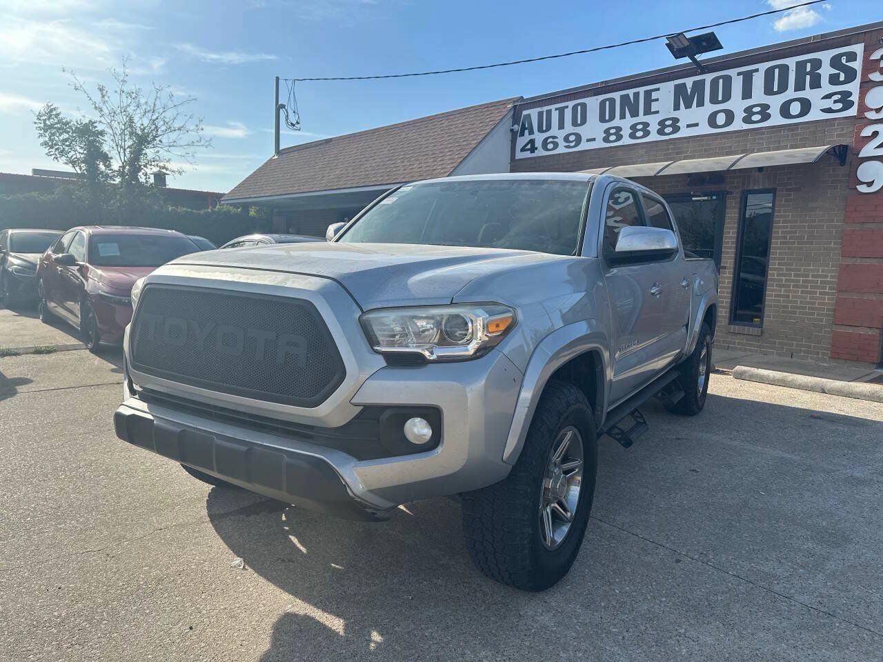 Used 2016 Toyota Tacoma SR5 w/ SR5 Appearance Package (SN) AWD/4WD image 1