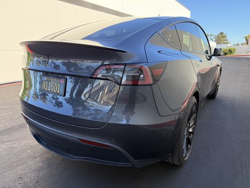 Used 2022 Tesla Model Y Performance AWD/4WD image 3
