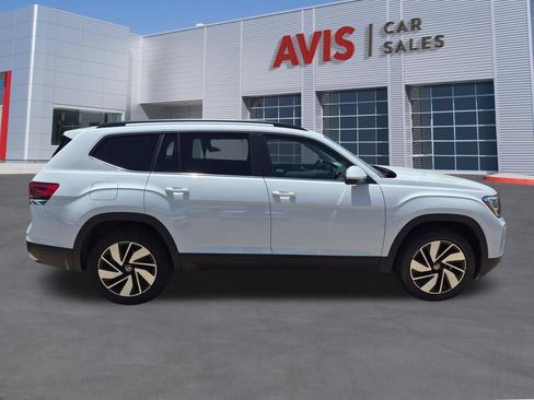 Used 2025 Volkswagen Atlas SE FWD image 5