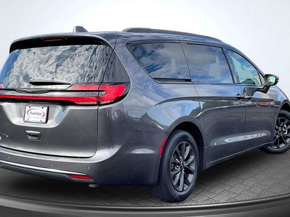 Used 2021 Chrysler Pacifica Touring-L w/ S Appearance Package