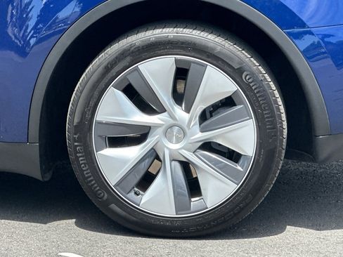 Used 2023 Tesla Model Y Long Range AWD/4WD image 34