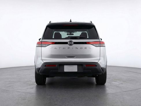 Used 2025 Nissan Pathfinder SV image 7