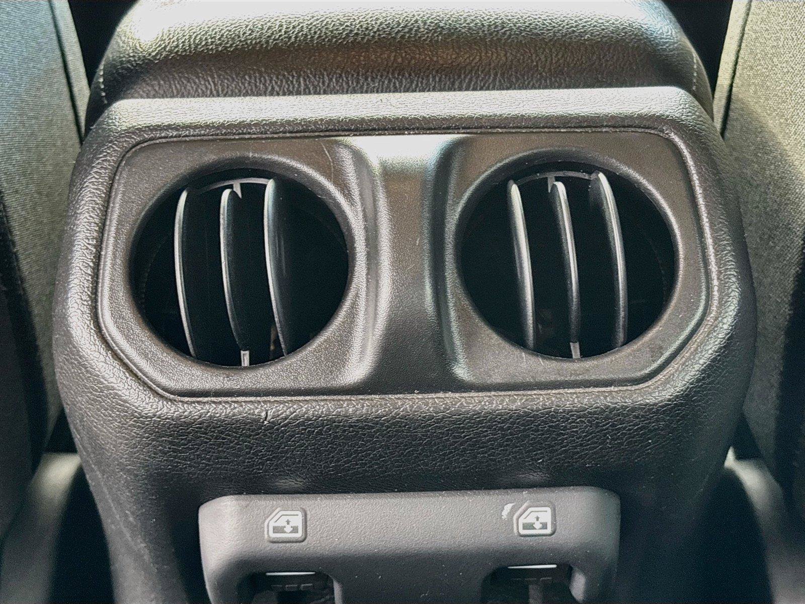 Used 2024 Jeep Wrangler Unlimited AWD/4WD image 23