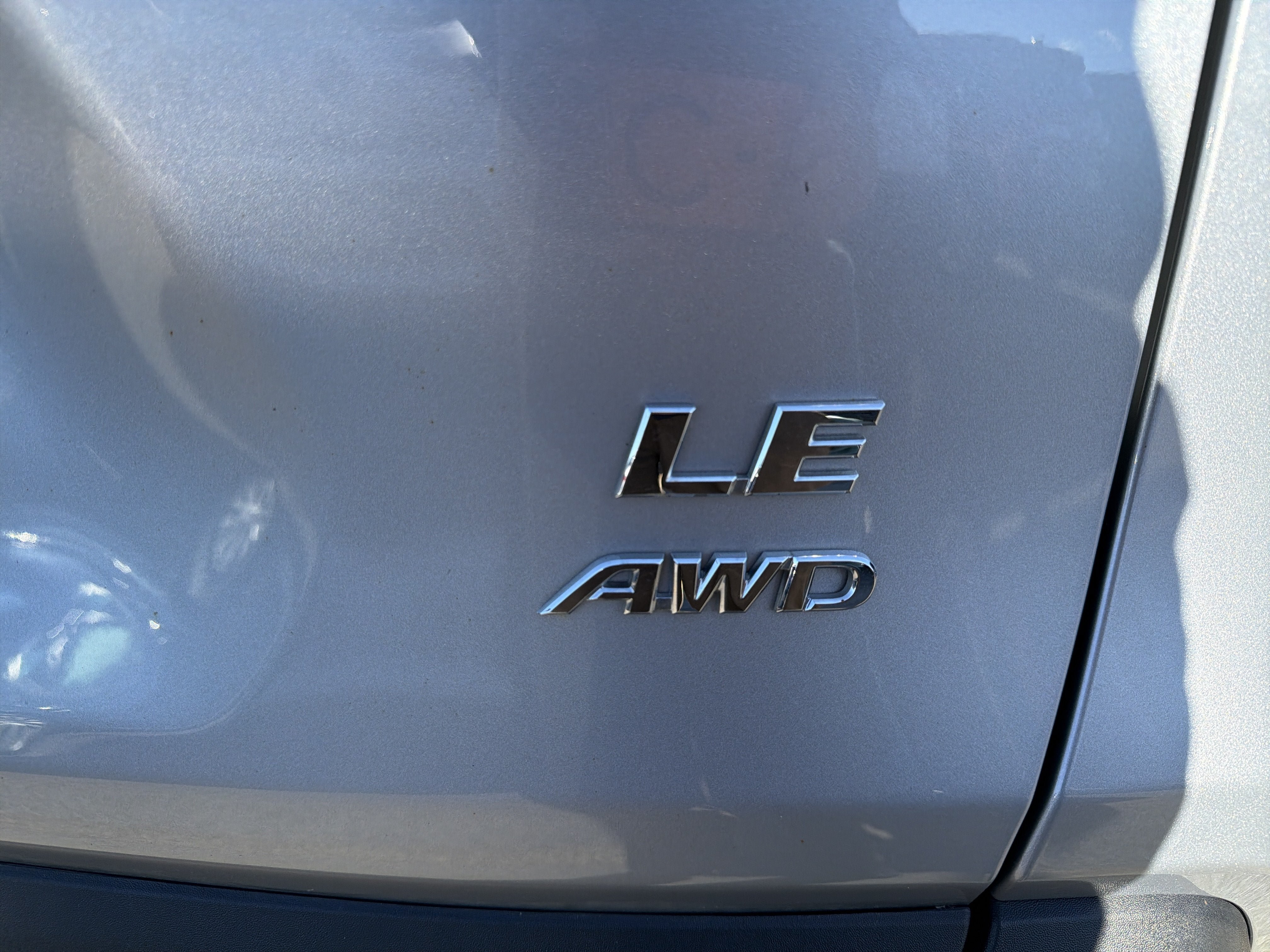 Used 2024 Toyota RAV4 LE AWD/4WD image 8
