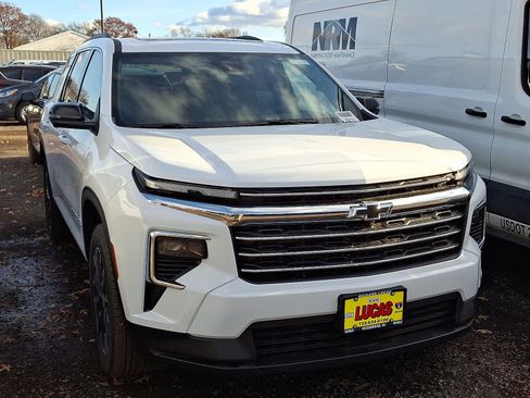 New 2026 Chevrolet Traverse LT image 2