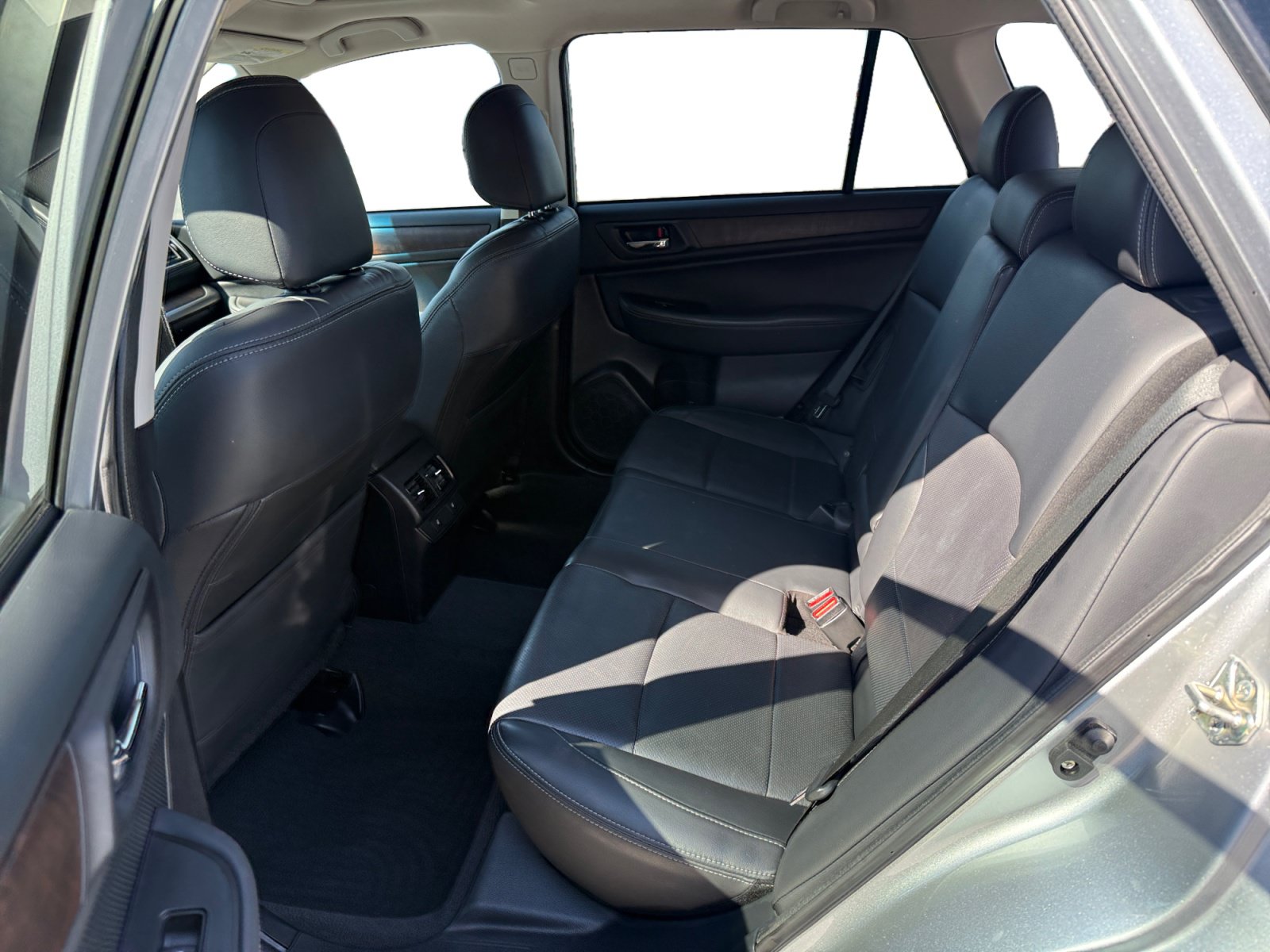 Used 2016 Subaru Outback 3.6R Limited AWD/4WD image 16