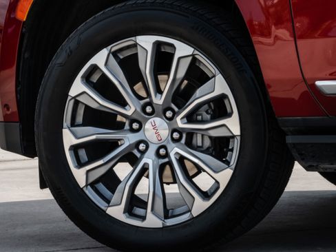 Used 2024 GMC Yukon XL Denali w/ Advanced Technology Package image 38