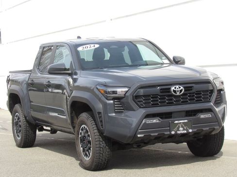 Certified 2024 Toyota Tacoma TRD Off-Road AWD/4WD image 2