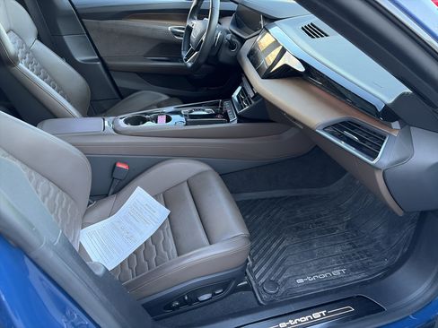 Used 2022 Audi e-tron GT Prestige image 27