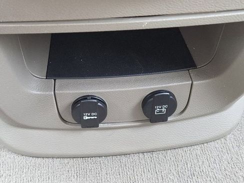 Used 2015 Chrysler Town & Country Touring image 6