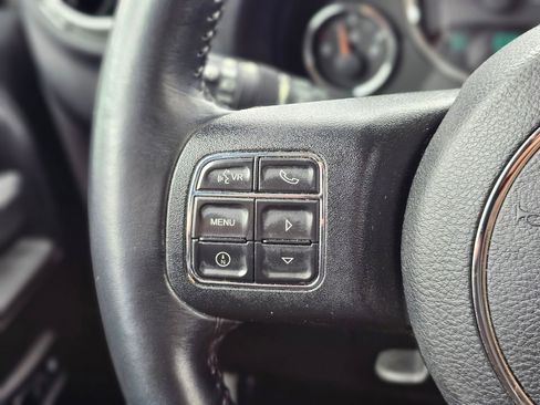 Used 2017 Jeep Wrangler Unlimited Rubicon w/ Connectivity Group AWD/4WD image 18